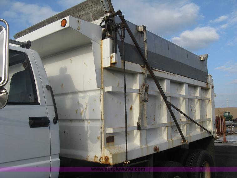 image for item L6357 2002 GMC C7500 dump truck