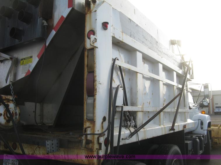 image for item L6357 2002 GMC C7500 dump truck