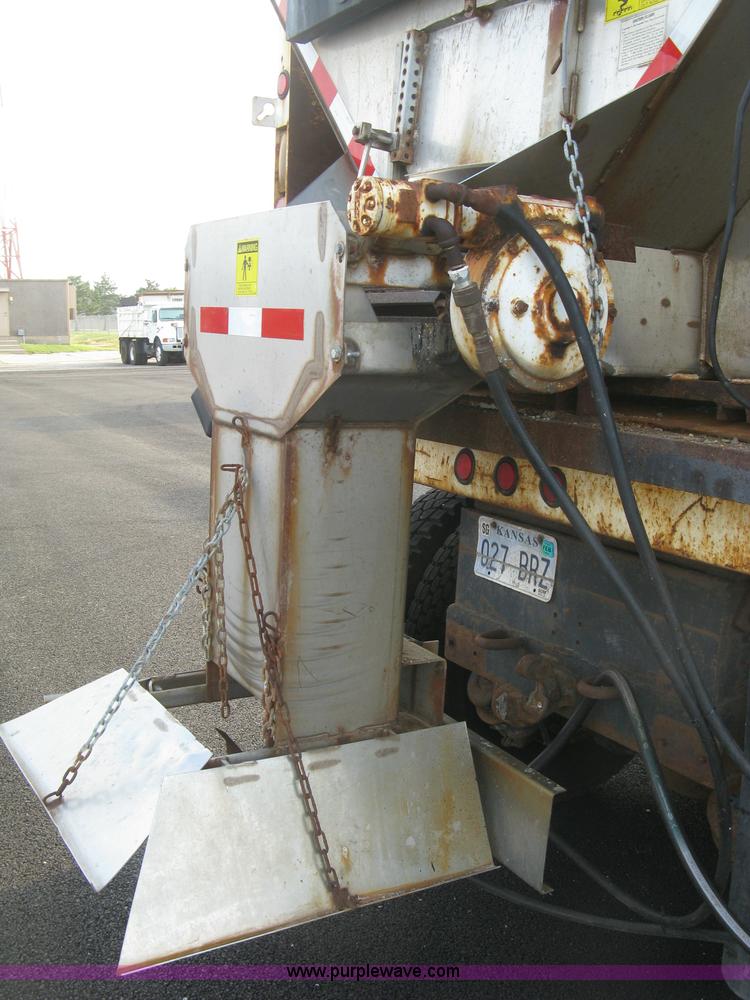 image for item L6357 2002 GMC C7500 dump truck