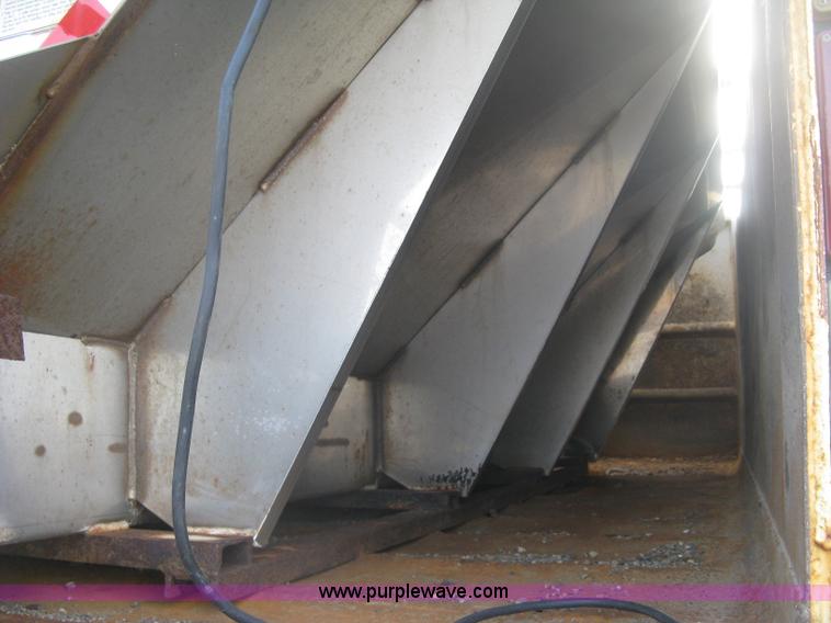 image for item L6357 2002 GMC C7500 dump truck