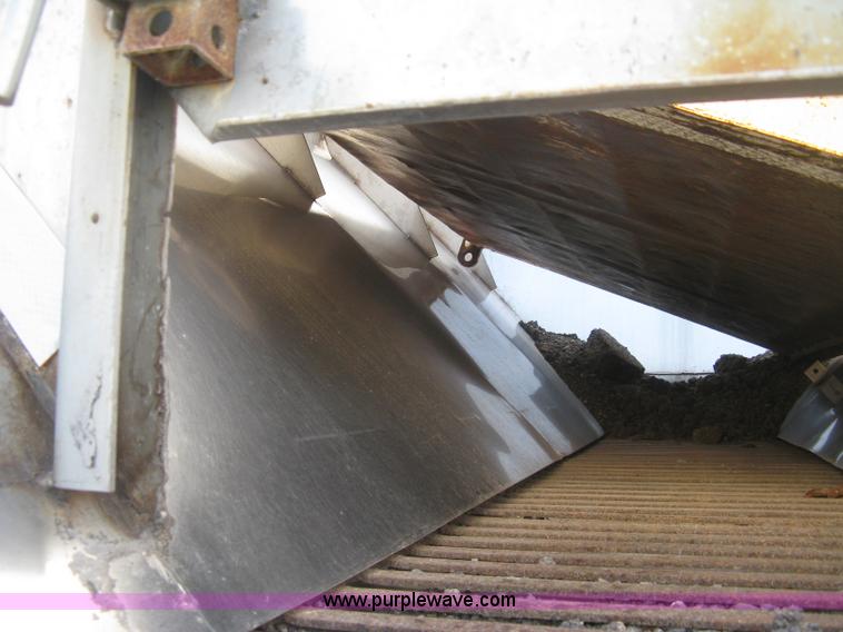 image for item L6357 2002 GMC C7500 dump truck