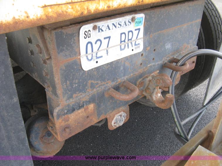 image for item L6357 2002 GMC C7500 dump truck