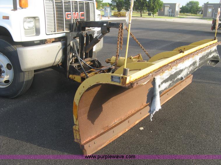 image for item L6357 2002 GMC C7500 dump truck