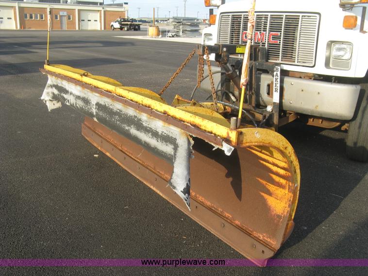 image for item L6357 2002 GMC C7500 dump truck