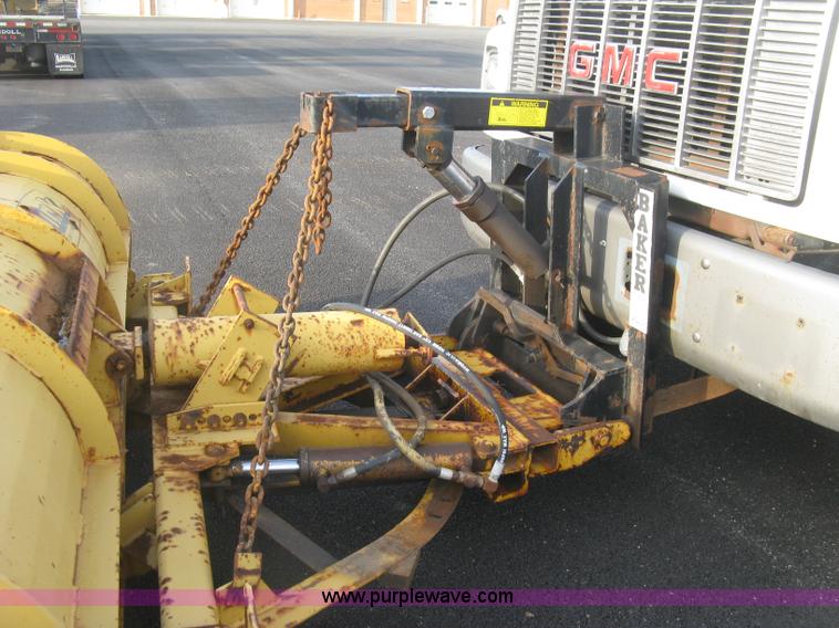 image for item L6357 2002 GMC C7500 dump truck