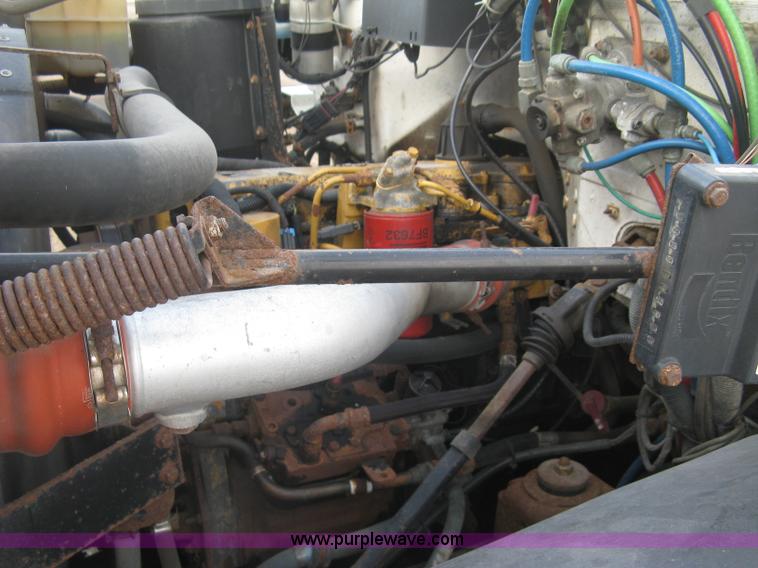 image for item L6357 2002 GMC C7500 dump truck