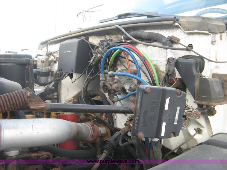 image for item L6357 2002 GMC C7500 dump truck