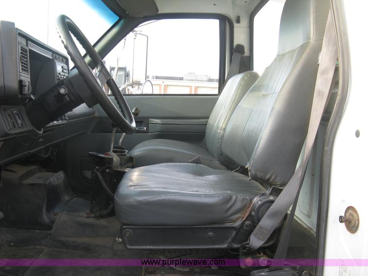 image for item L6357 2002 GMC C7500 dump truck