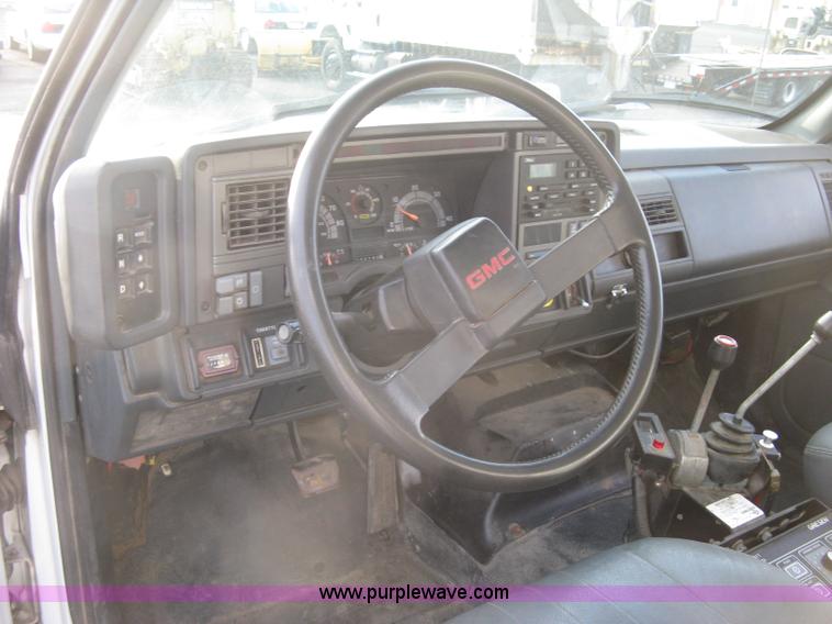 image for item L6357 2002 GMC C7500 dump truck