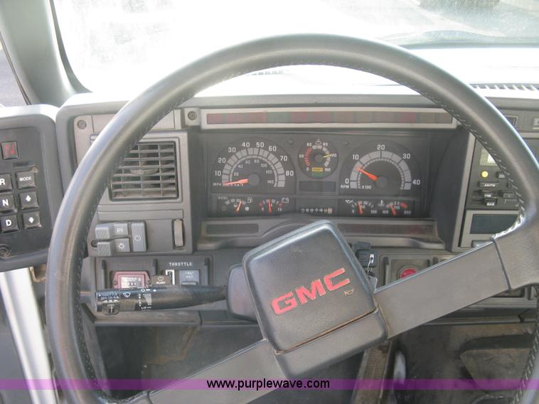 image for item L6357 2002 GMC C7500 dump truck