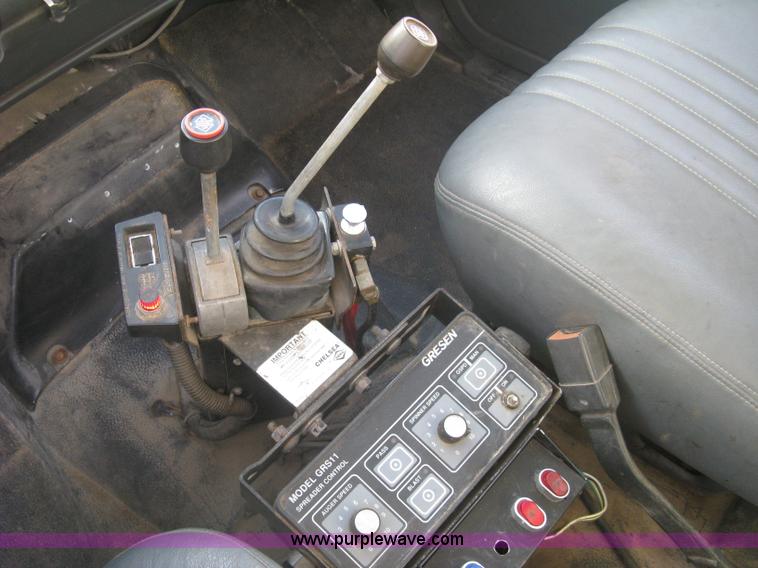 image for item L6357 2002 GMC C7500 dump truck