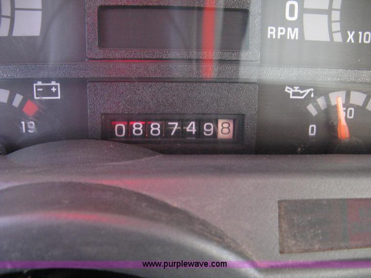 image for item L6357 2002 GMC C7500 dump truck