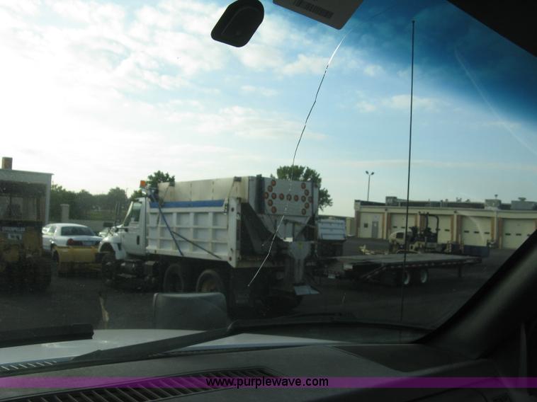 image for item L6357 2002 GMC C7500 dump truck