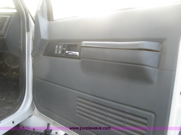 image for item L6357 2002 GMC C7500 dump truck