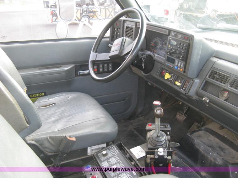 image for item L6357 2002 GMC C7500 dump truck