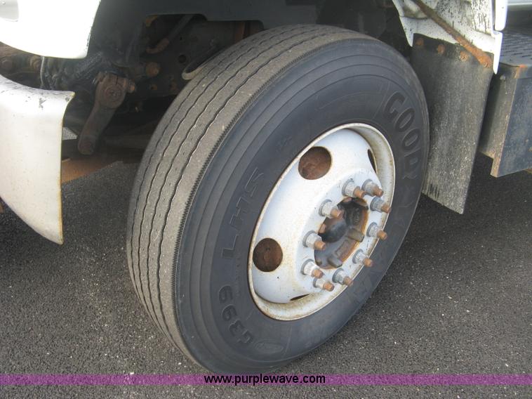 image for item L6357 2002 GMC C7500 dump truck