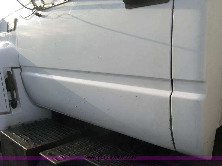 image for item L6357 2002 GMC C7500 dump truck