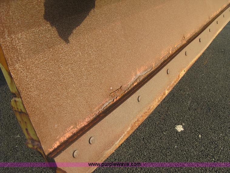 image for item L6357 2002 GMC C7500 dump truck