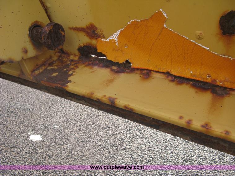 image for item L6357 2002 GMC C7500 dump truck