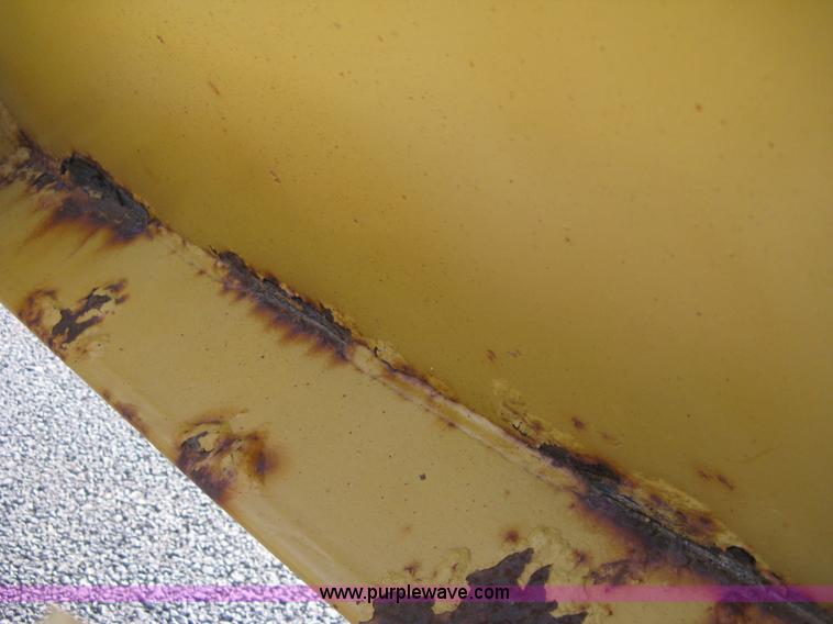 image for item L6357 2002 GMC C7500 dump truck