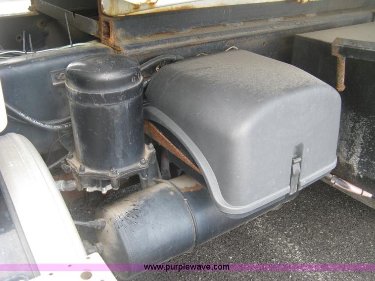 image for item L6358 2005 Sterling L7500 dump truck