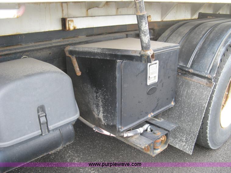 image for item L6358 2005 Sterling L7500 dump truck