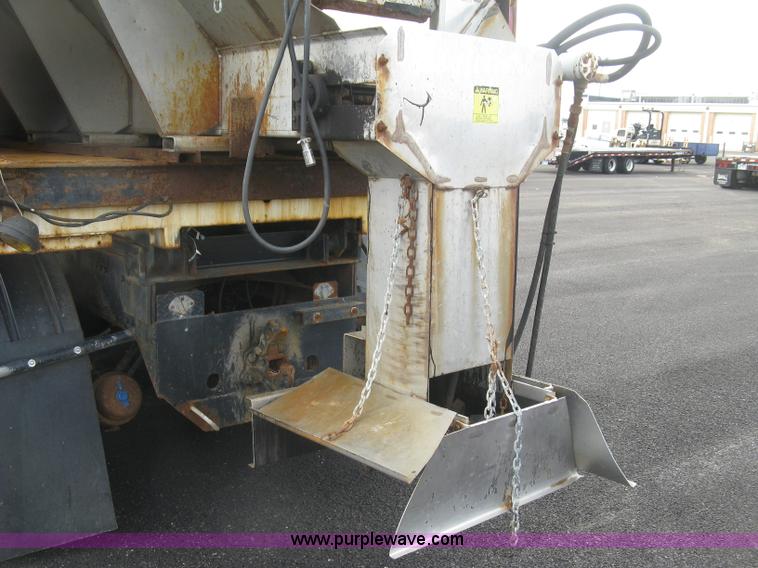 image for item L6358 2005 Sterling L7500 dump truck