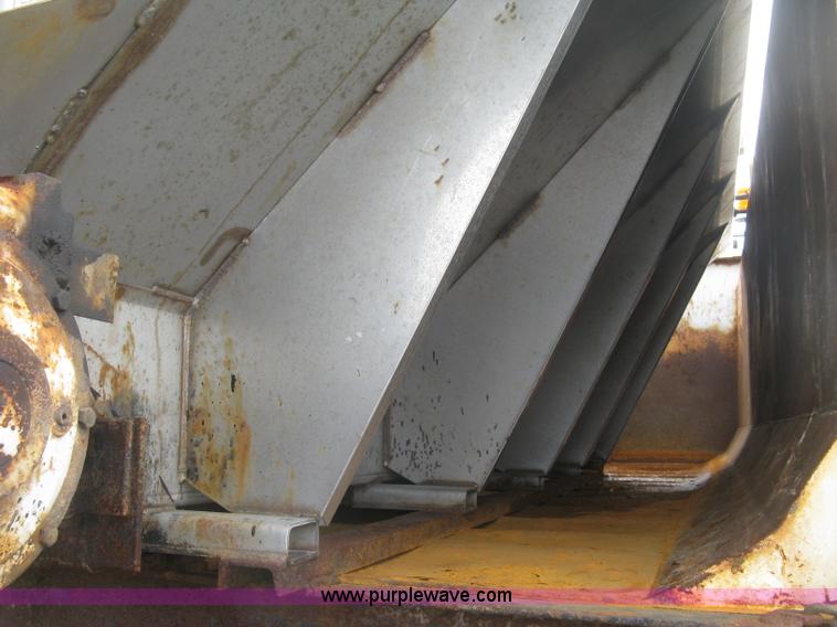 image for item L6358 2005 Sterling L7500 dump truck