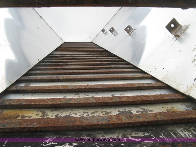 image for item L6358 2005 Sterling L7500 dump truck