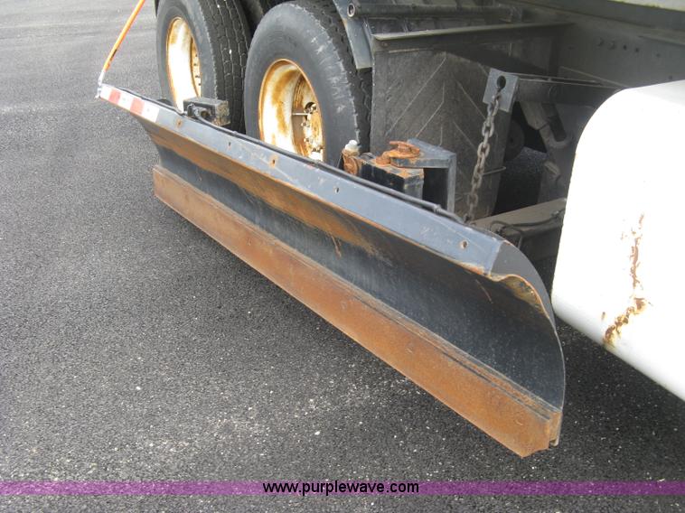 image for item L6358 2005 Sterling L7500 dump truck