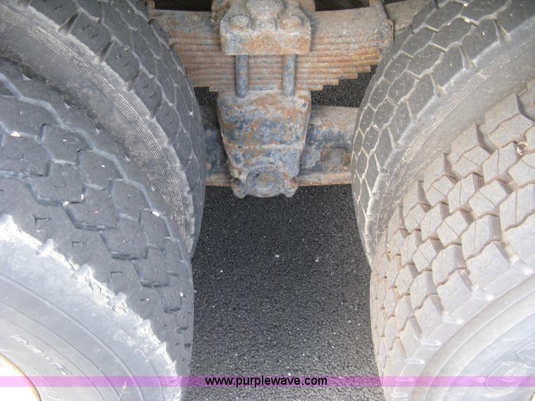 image for item L6358 2005 Sterling L7500 dump truck