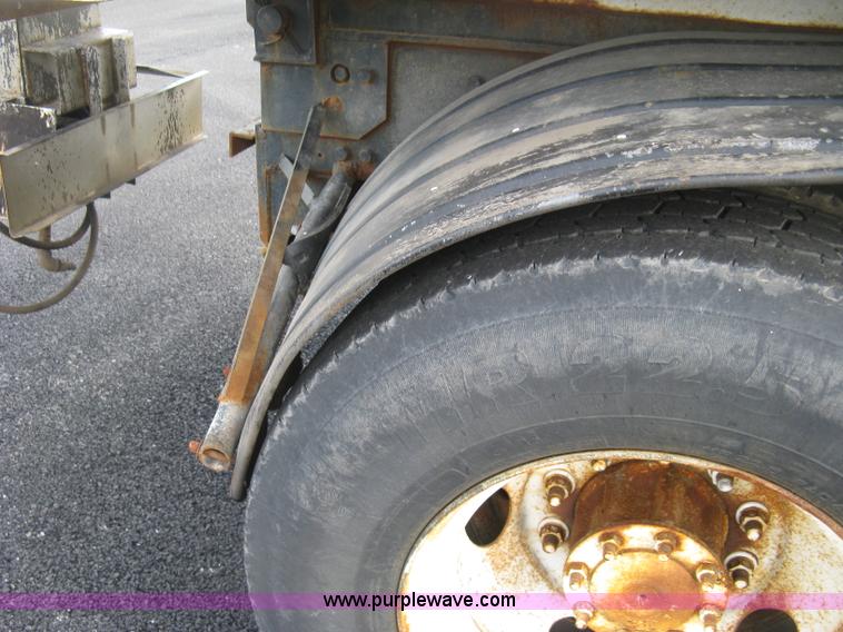 image for item L6358 2005 Sterling L7500 dump truck