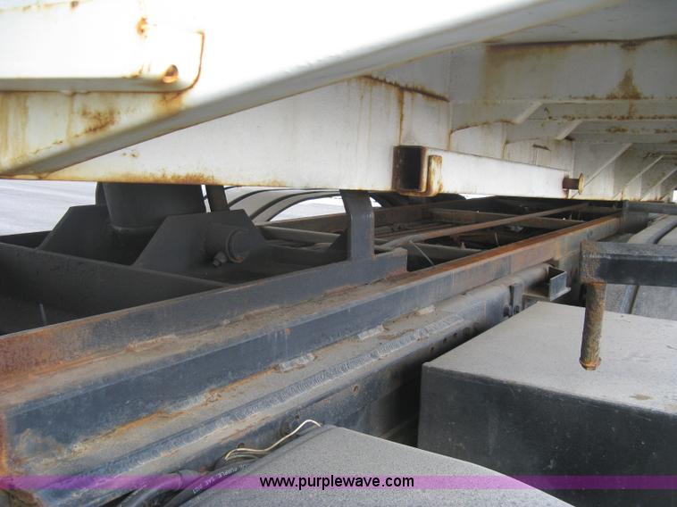 image for item L6358 2005 Sterling L7500 dump truck