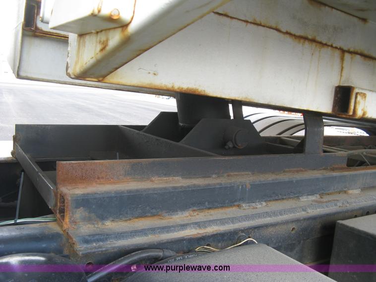 image for item L6358 2005 Sterling L7500 dump truck