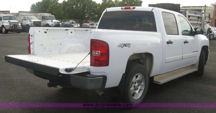 image for item L6359 2008 Chevrolet Silverado 1500 LT Crew Cab pickup truck
