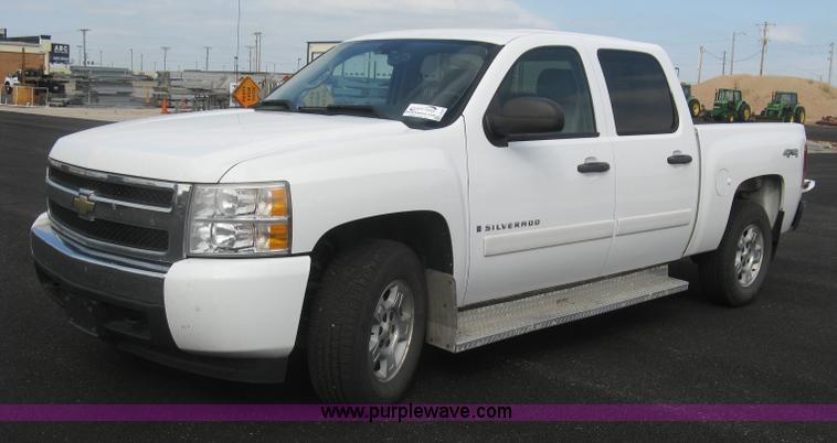 image for item L6359 2008 Chevrolet Silverado 1500 LT Crew Cab pickup truck