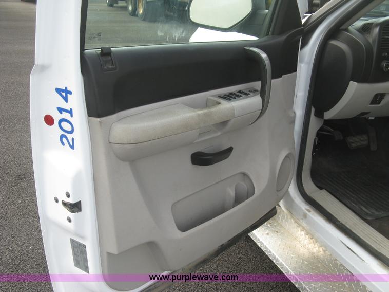 image for item L6359 2008 Chevrolet Silverado 1500 LT Crew Cab pickup truck