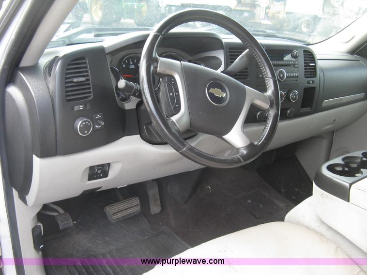 image for item L6359 2008 Chevrolet Silverado 1500 LT Crew Cab pickup truck