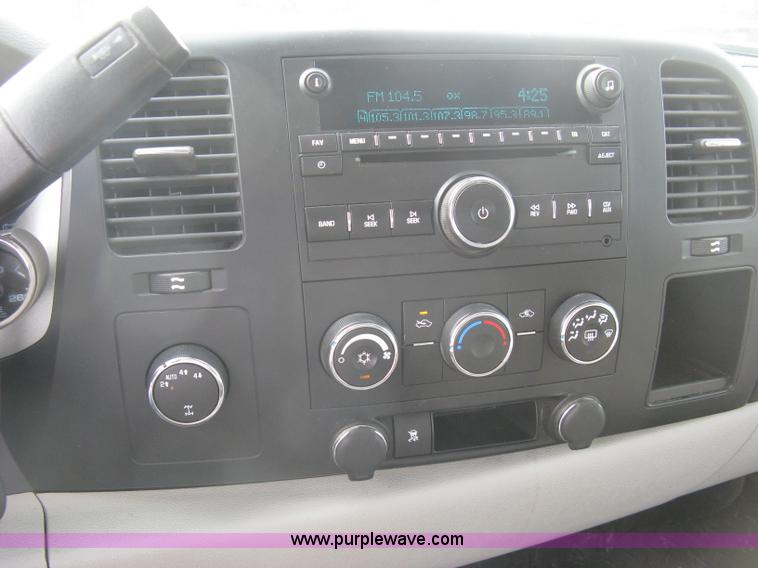 image for item L6359 2008 Chevrolet Silverado 1500 LT Crew Cab pickup truck