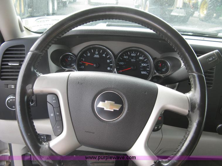 image for item L6359 2008 Chevrolet Silverado 1500 LT Crew Cab pickup truck