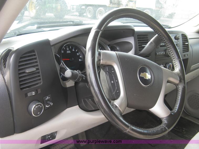 image for item L6359 2008 Chevrolet Silverado 1500 LT Crew Cab pickup truck