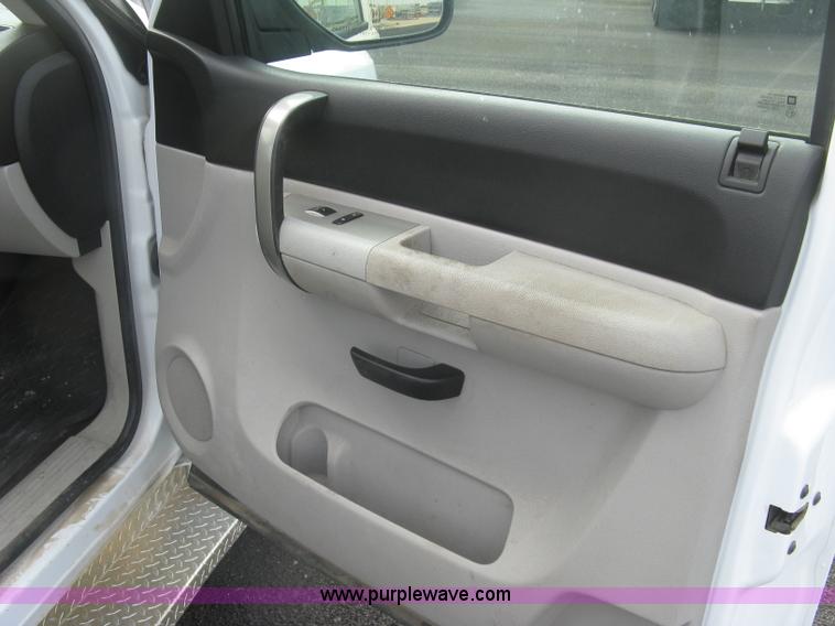 image for item L6359 2008 Chevrolet Silverado 1500 LT Crew Cab pickup truck