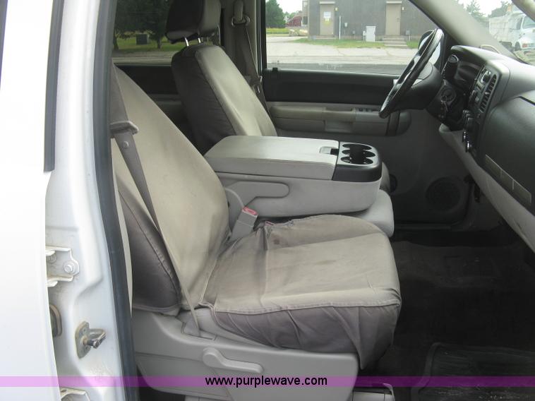 image for item L6359 2008 Chevrolet Silverado 1500 LT Crew Cab pickup truck