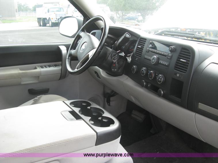 image for item L6359 2008 Chevrolet Silverado 1500 LT Crew Cab pickup truck