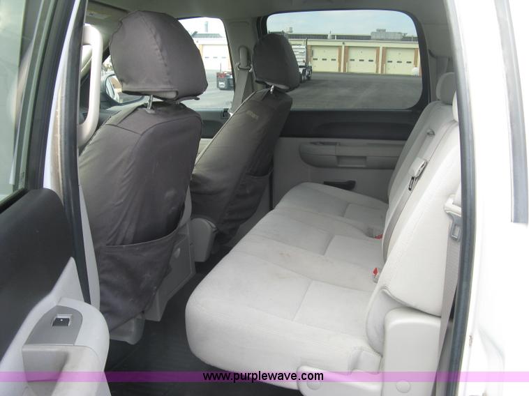 image for item L6359 2008 Chevrolet Silverado 1500 LT Crew Cab pickup truck