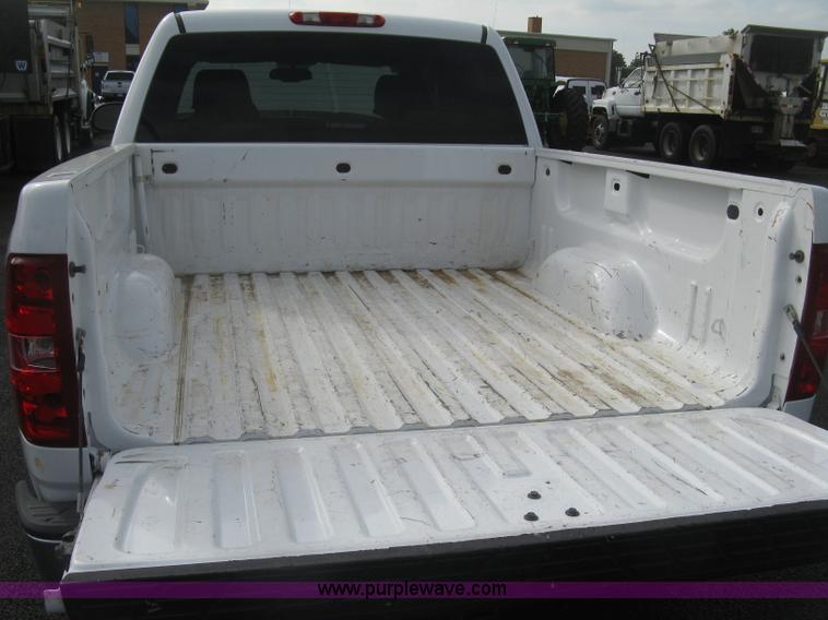 image for item L6359 2008 Chevrolet Silverado 1500 LT Crew Cab pickup truck
