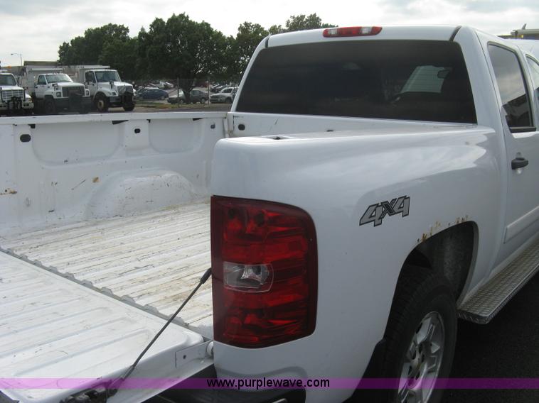 image for item L6359 2008 Chevrolet Silverado 1500 LT Crew Cab pickup truck