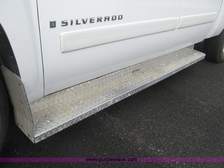 image for item L6359 2008 Chevrolet Silverado 1500 LT Crew Cab pickup truck