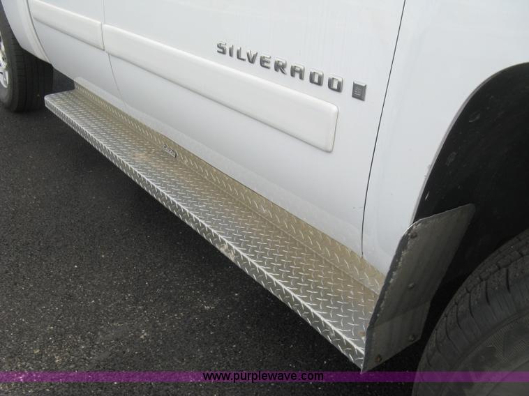 image for item L6359 2008 Chevrolet Silverado 1500 LT Crew Cab pickup truck