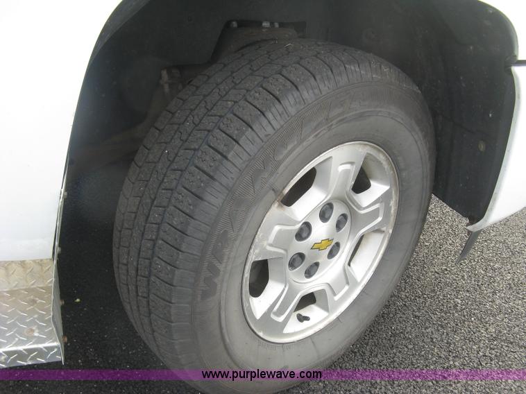 image for item L6359 2008 Chevrolet Silverado 1500 LT Crew Cab pickup truck